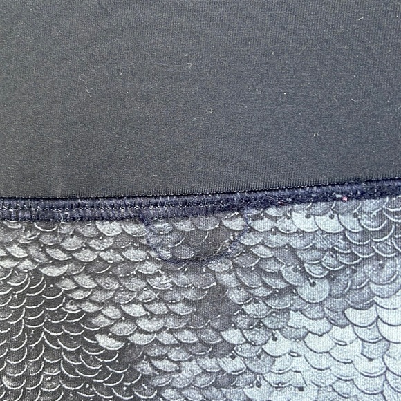 Lululemon Speed Tight II Full On Luxtreme Sequin Snake Slate Black Size 4 - Picture 7 of 16